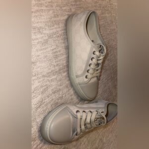 Women’s Gucci shoes worn once size 36